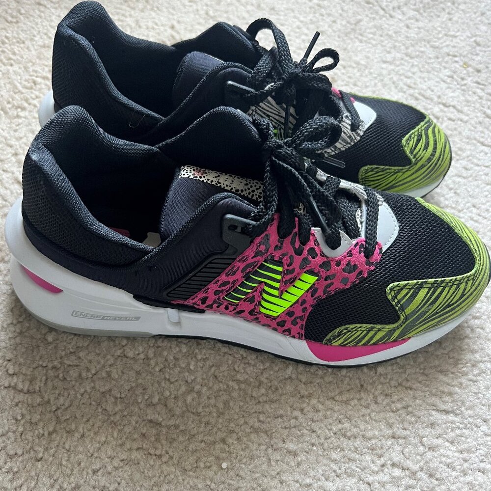 EUC 💗 Flashy Print / 80s Print / Animal Print 💗 New Balances